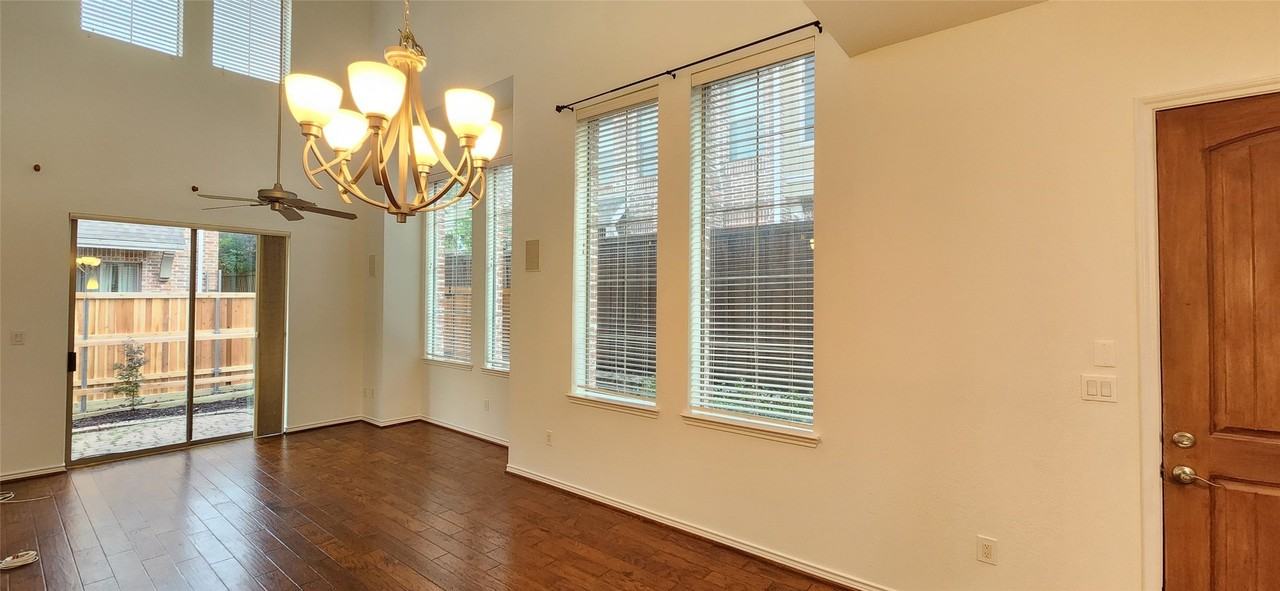 1211 Lake Pointe Way - Photo 5 of 37