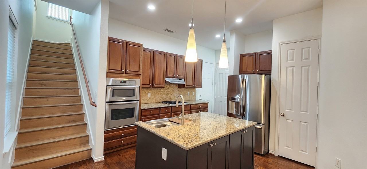 1211 Lake Pointe Way - Photo 6 of 37