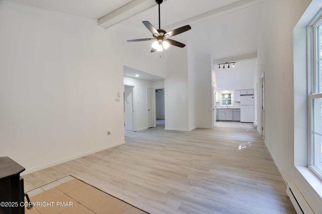 3119 Essex Rd - Photo 6 of 41