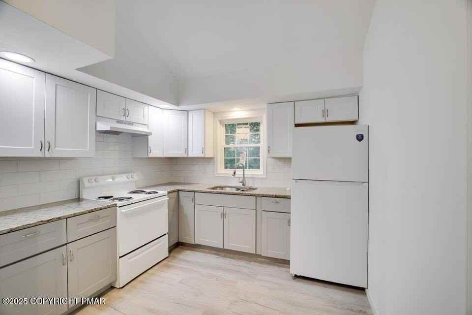 3119 Essex Rd - Photo 7 of 41