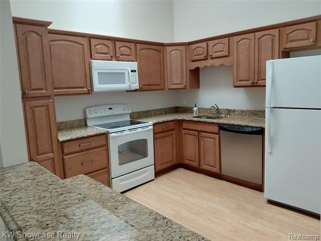 7368 Meadowridge Dr - Photo 4 of 17