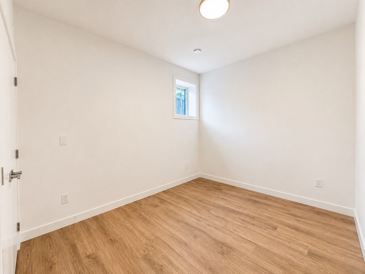 Grant Crescent Basement Suite - Photo 6 of 9