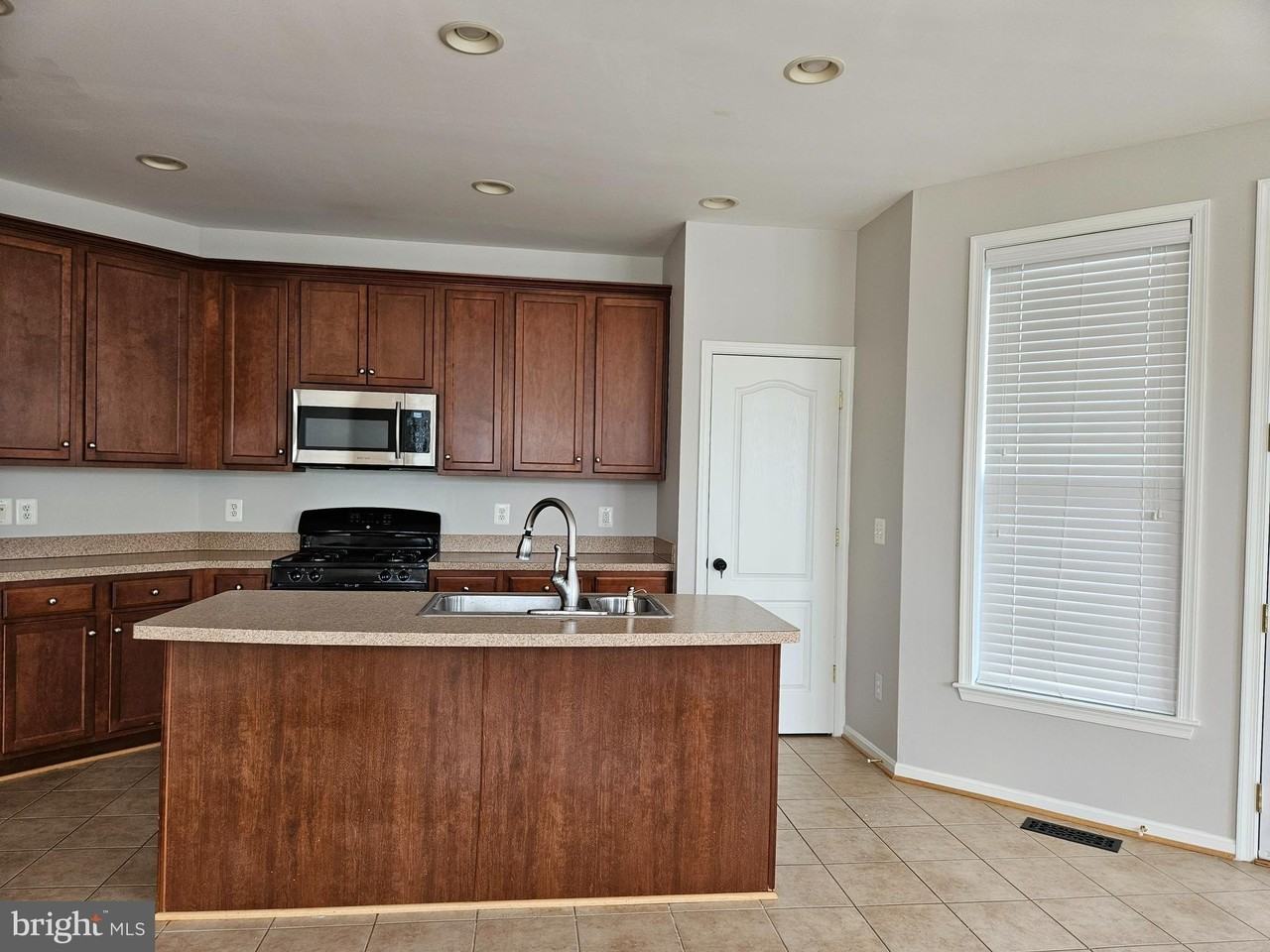 41904 Diabase Sq - Photo 4 of 25
