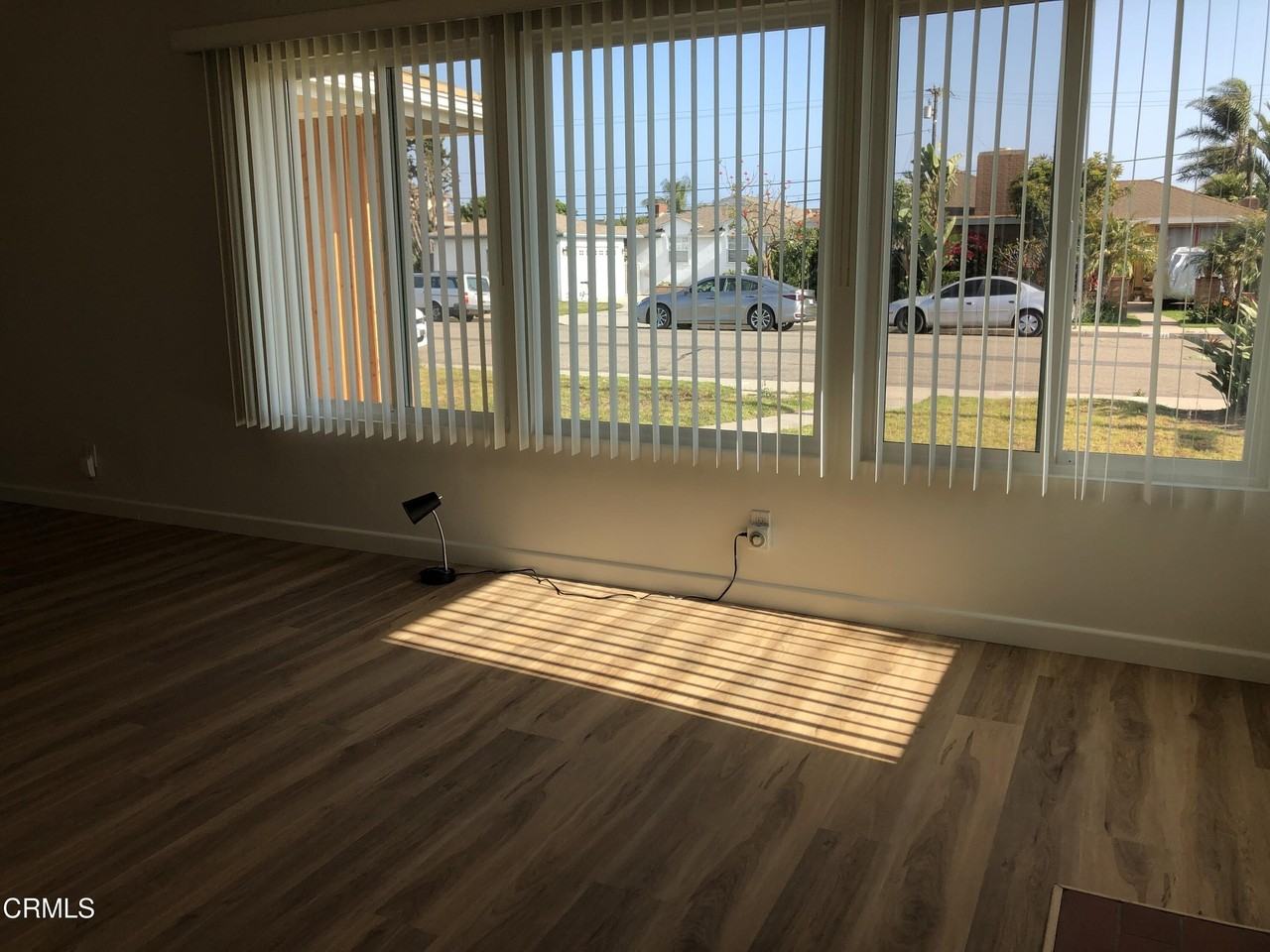 1447 Palm Dr - Photo 4 of 34