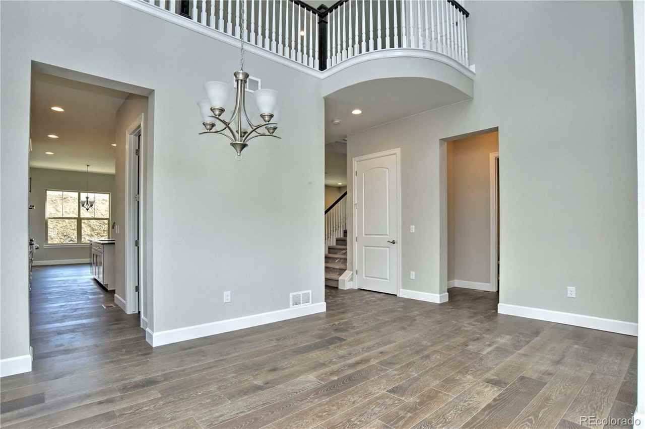 6040 S Olive Ct - Photo 4 of 27
