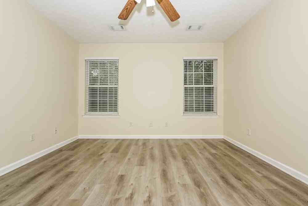 1990 Towne Park Dr - Photo 7 of 16