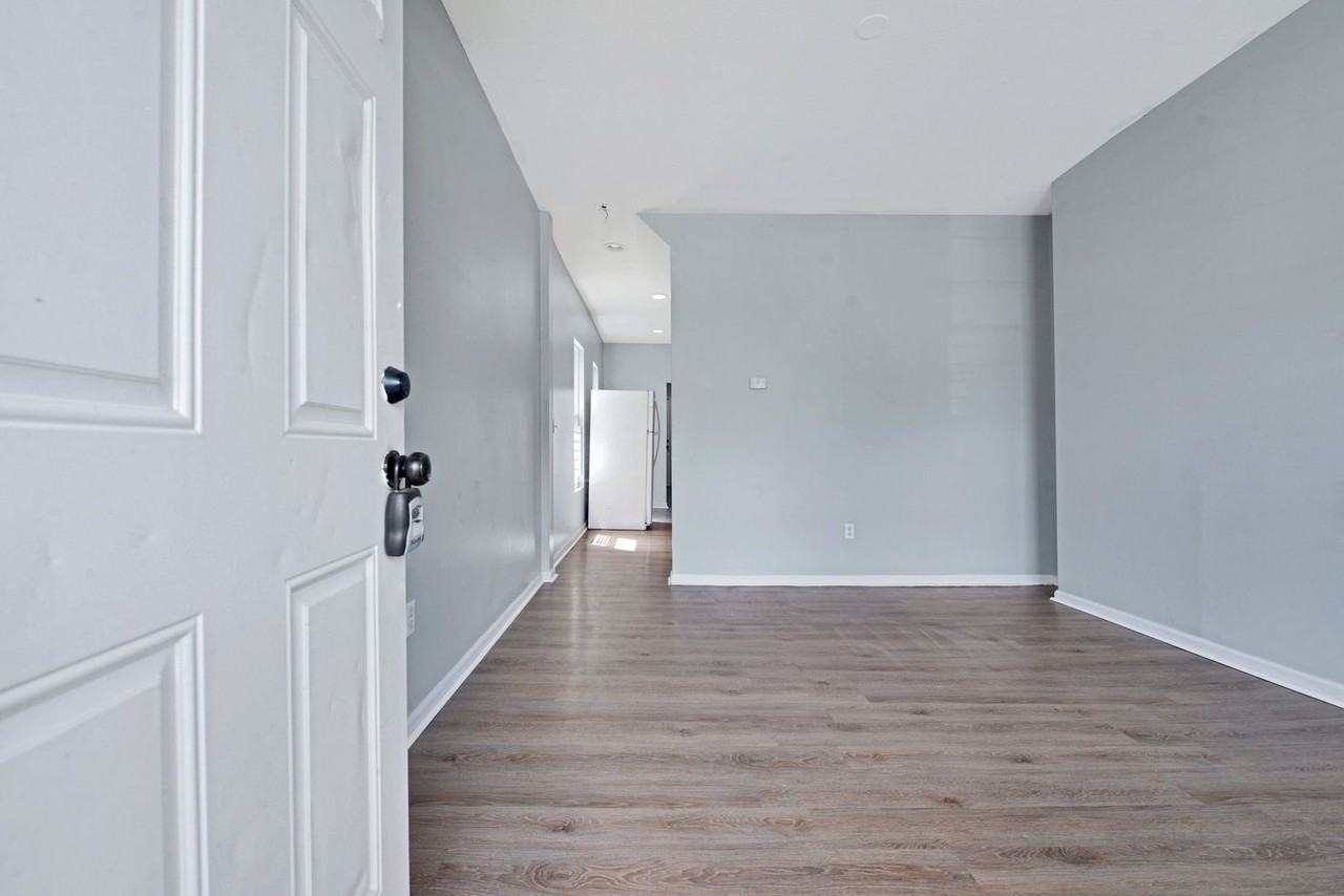 195 E Innis Ave #195 - Photo 2 of 16