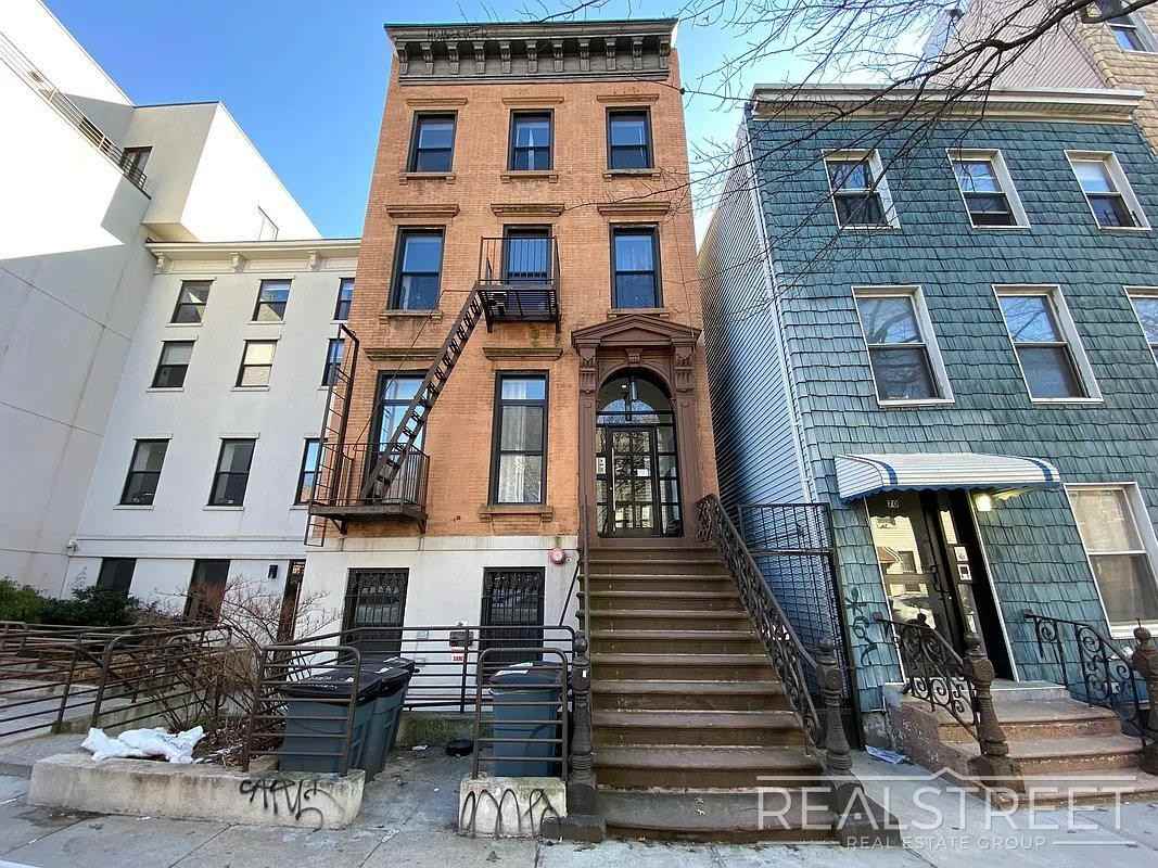 74 Maujer St #1A