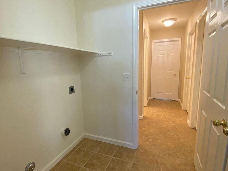 864 Cole Avenue - Photo 3 of 11