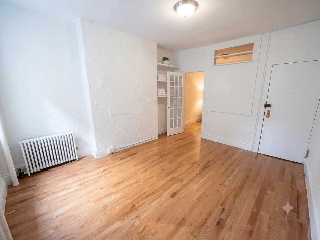 489 2nd Ave #5RN - Photo 2 of 4
