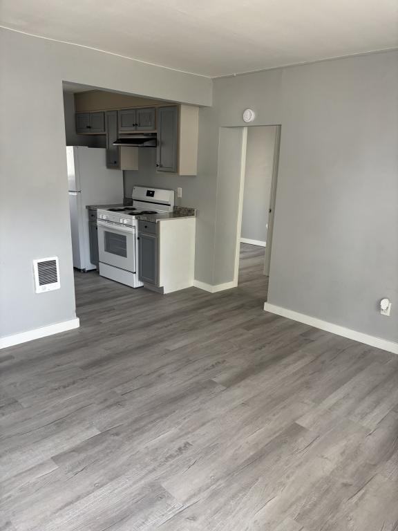 1101 Century Dr Ne - Photo 3 of 10