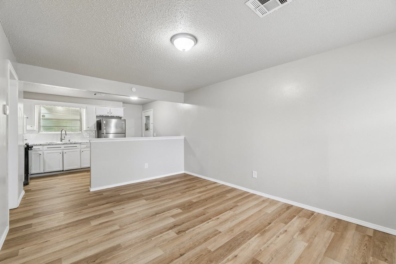 3133 Greenbrier Ter - Photo 2 of 15