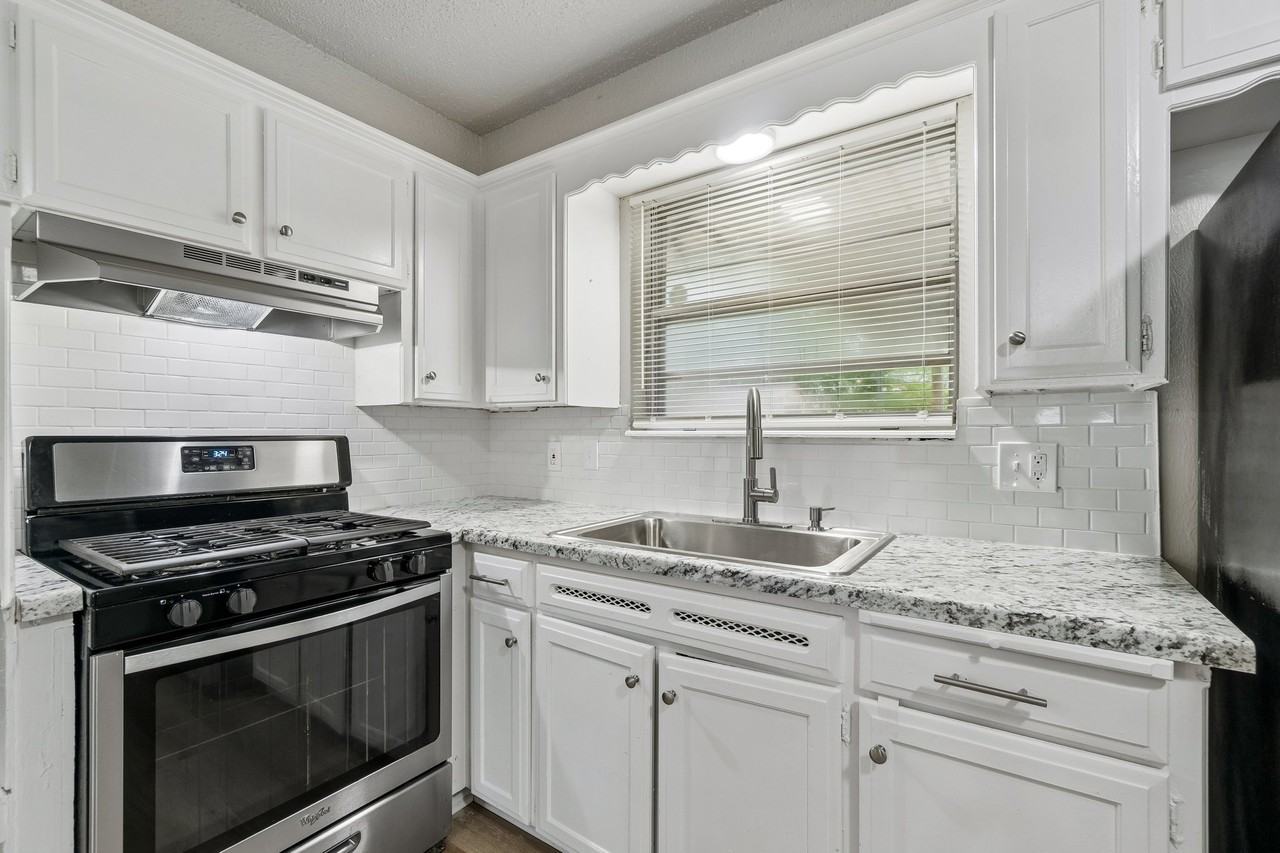 3133 Greenbrier Ter - Photo 4 of 15