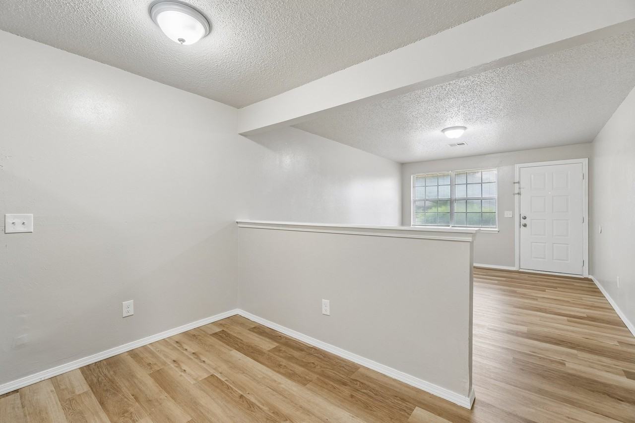 3133 Greenbrier Ter - Photo 5 of 15