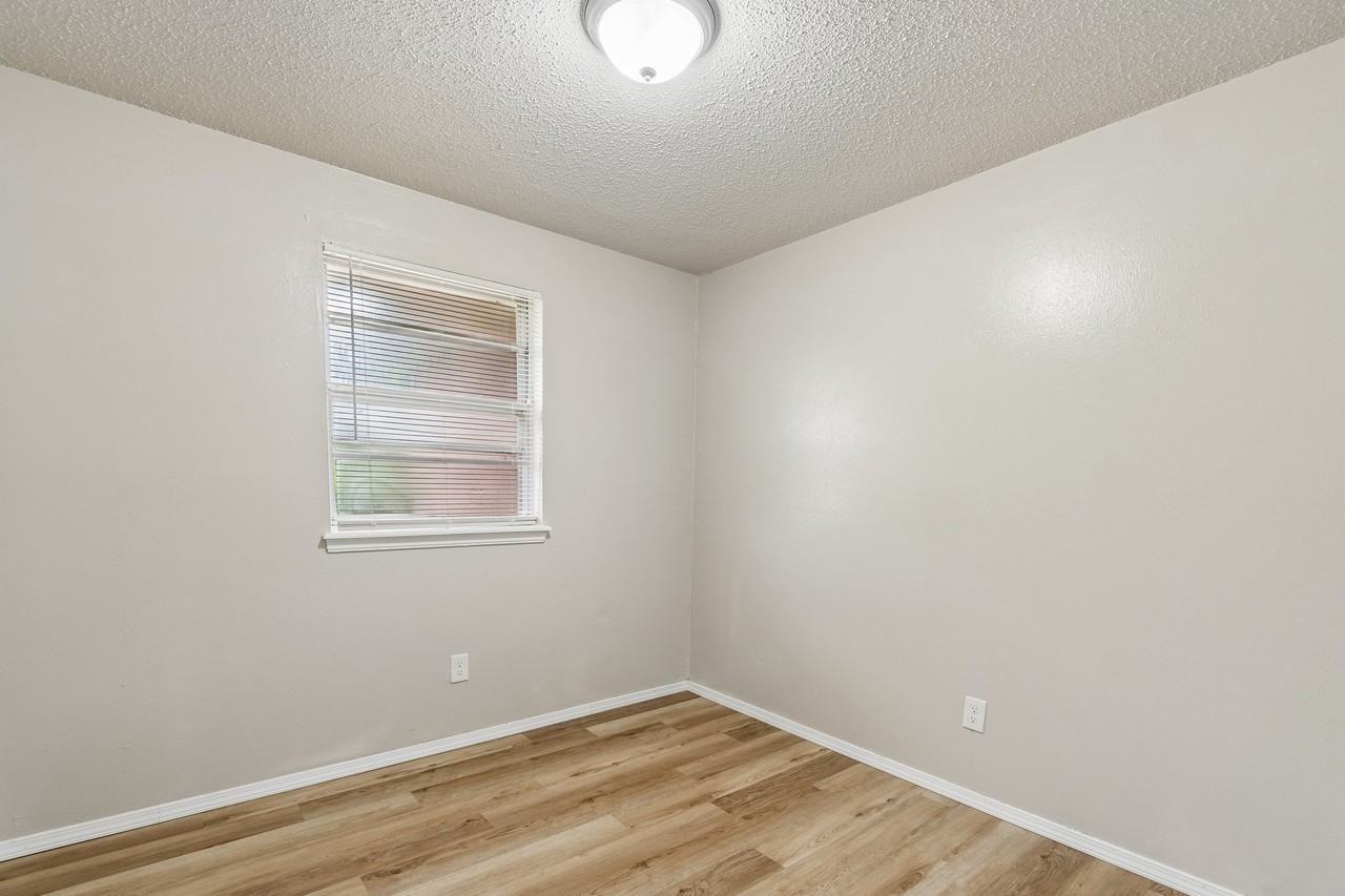 3133 Greenbrier Ter - Photo 6 of 15