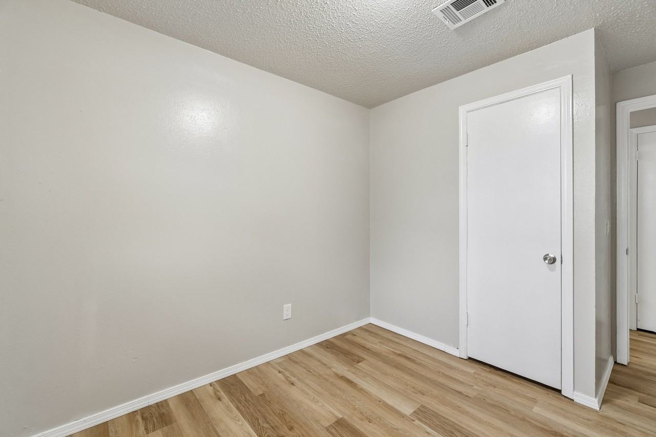 3133 Greenbrier Ter - Photo 7 of 15