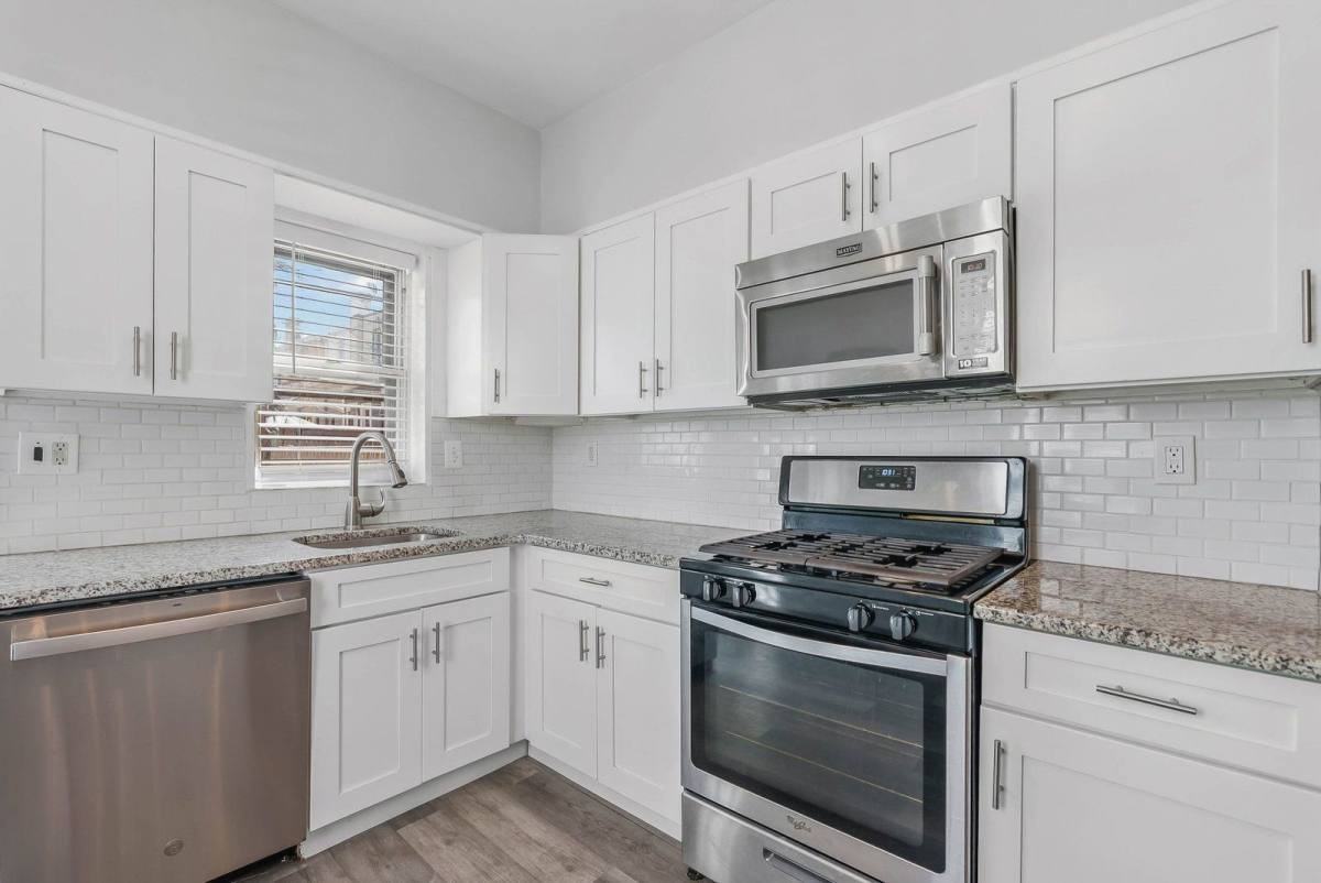 2609 E Ontario St - Photo 3 of 10