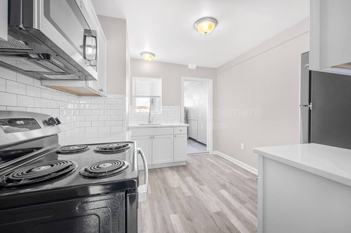 6803 Ford Ave - Photo 3 of 7
