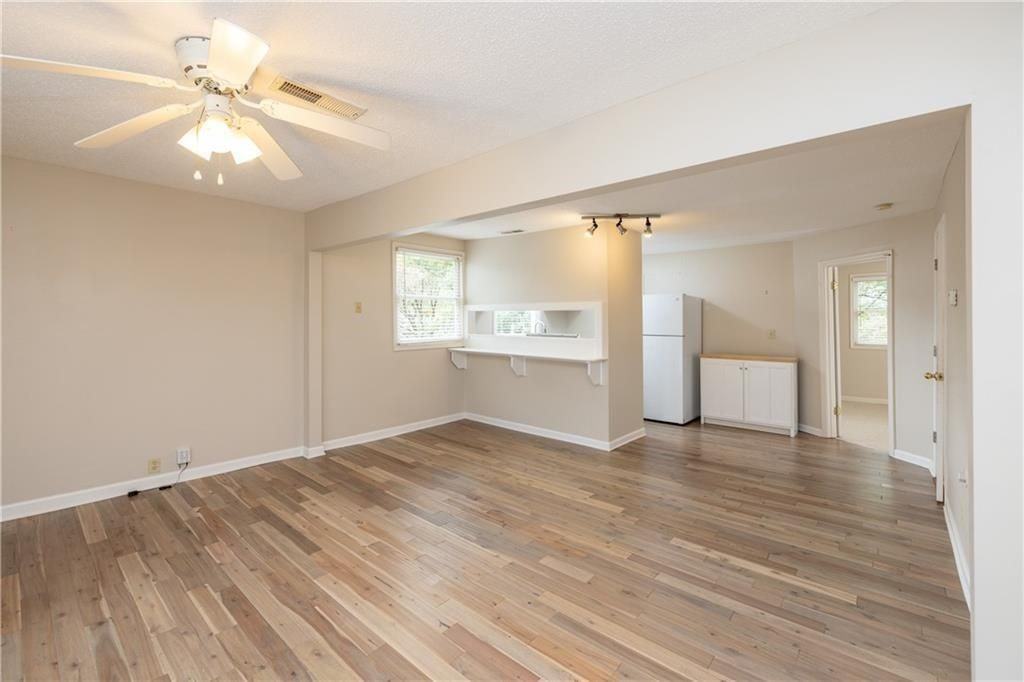 897 Argonne Ave Ne ##4 - Photo 5 of 18