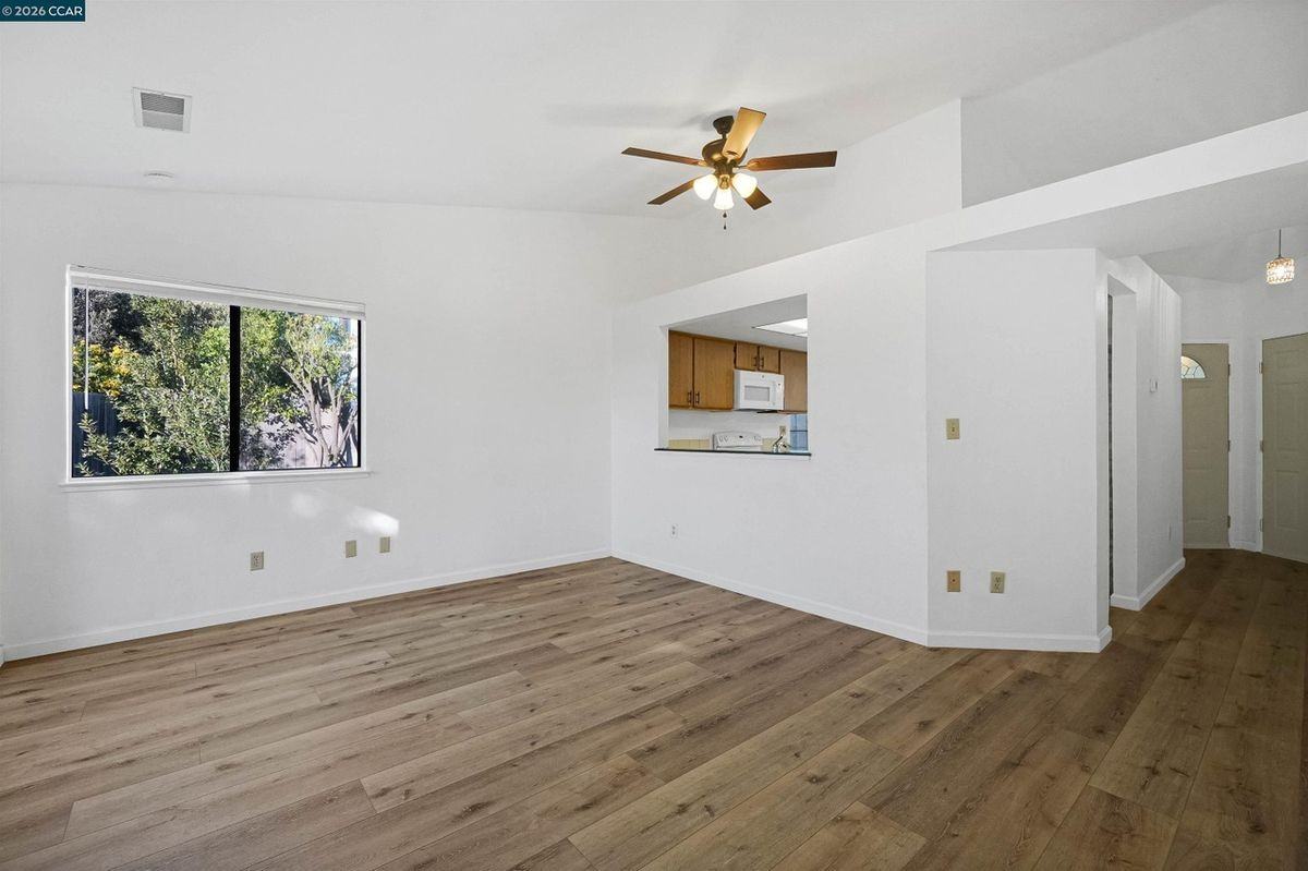 237 Starboard Dr - Photo 3 of 21