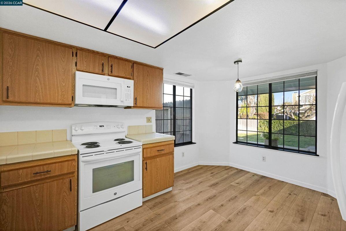 237 Starboard Dr - Photo 4 of 21