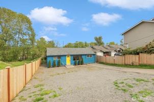 featured image of 833 E Marine View Dr
