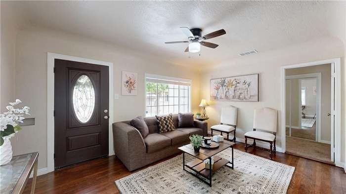 309 E J St - Photo 3 of 11