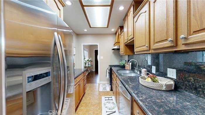 309 E J St - Photo 5 of 11
