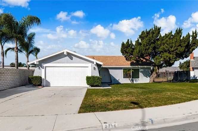2714 S Pebble Beach Ct - Photo 2 of 22