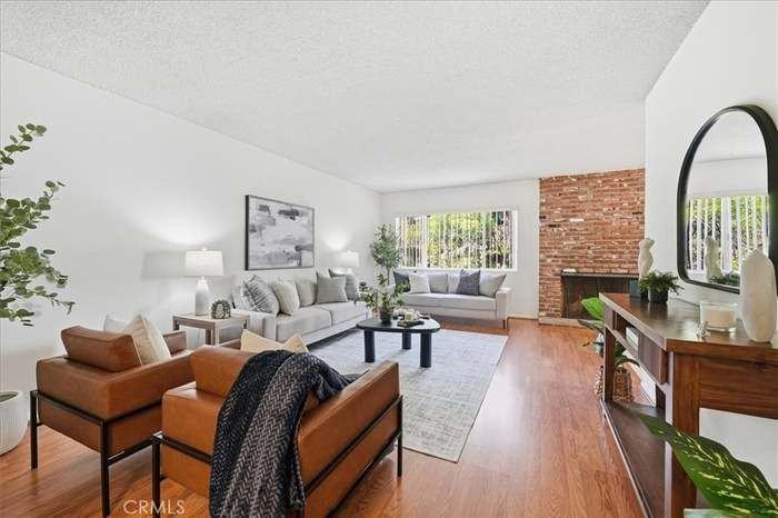 2402 30th St - Photo 2 of 17