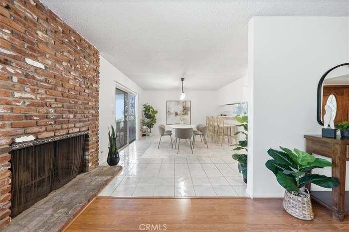 2402 30th St - Photo 4 of 17