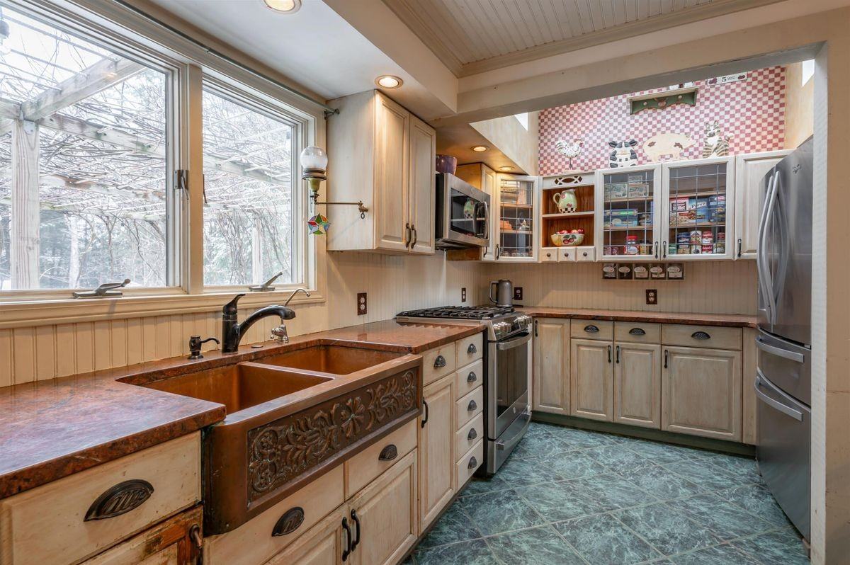 133 Raymond Rd - Photo 5 of 34
