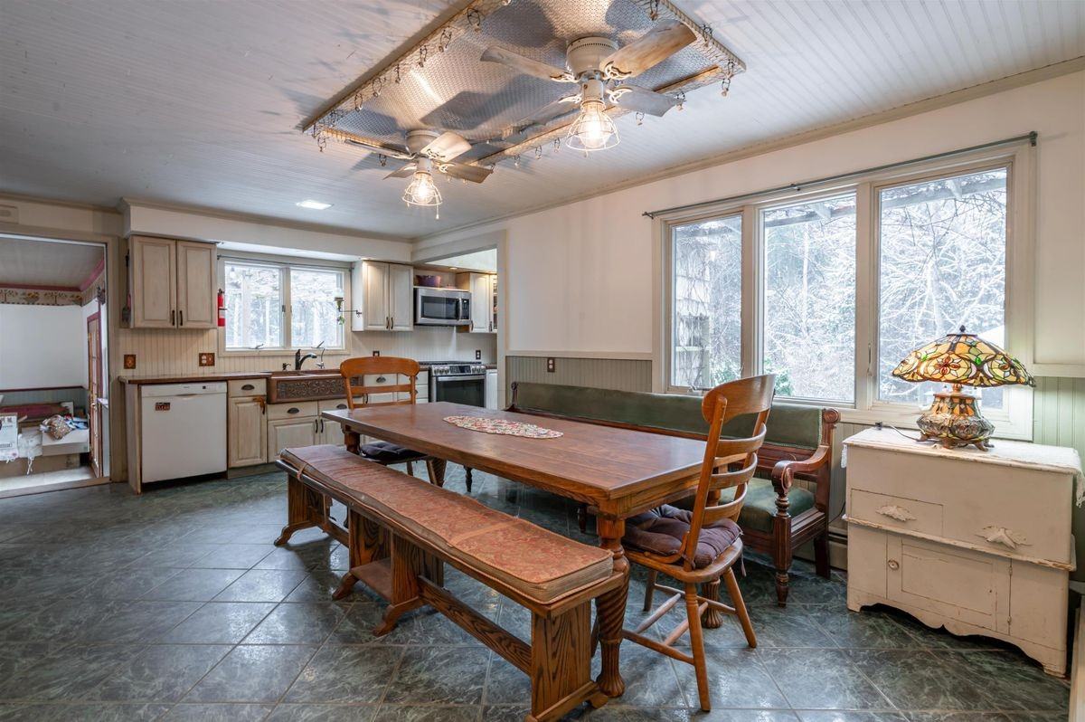 133 Raymond Rd - Photo 6 of 34