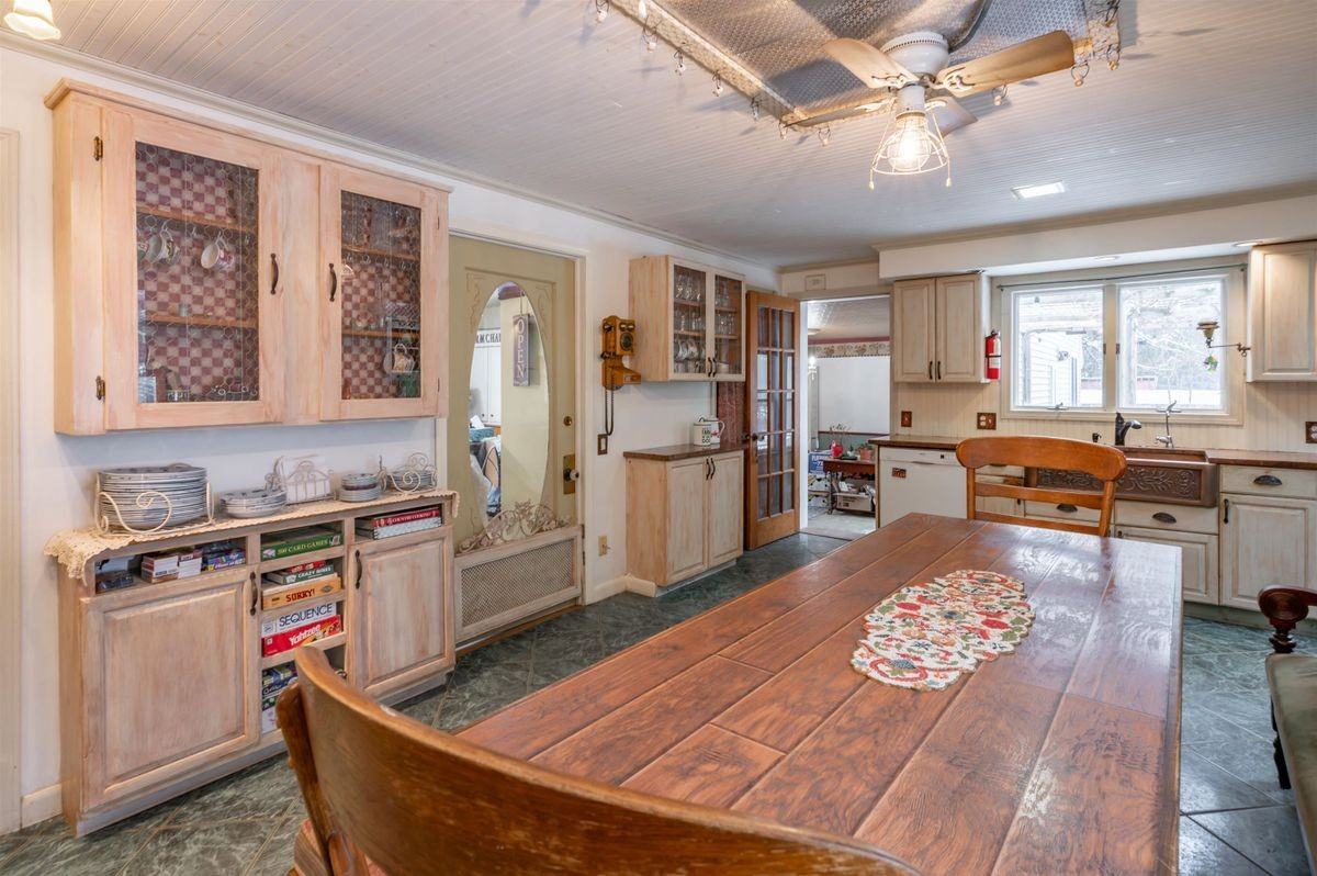 133 Raymond Rd - Photo 7 of 34