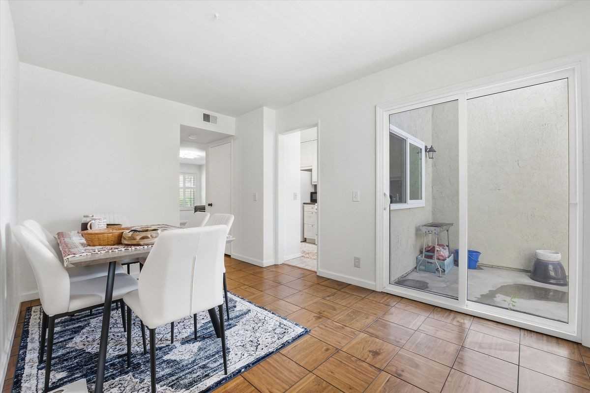 104 Oval Rd - Photo 3 of 21