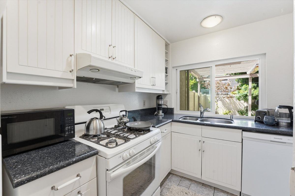 104 Oval Rd - Photo 6 of 21