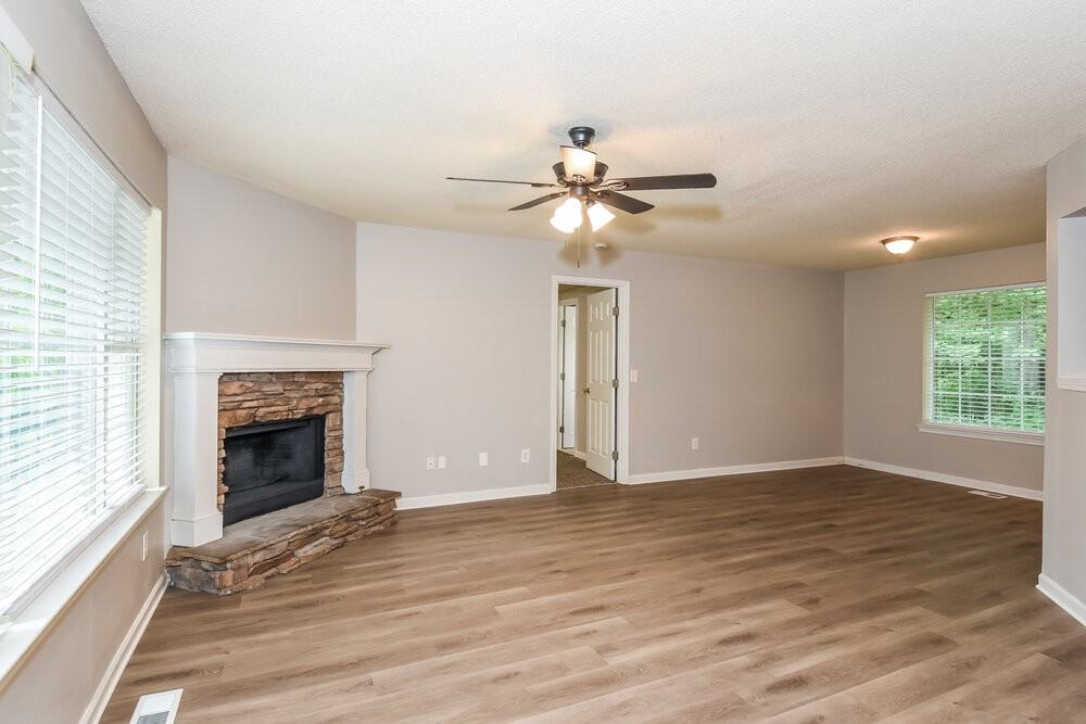 221 Martins Ct - Photo 4 of 17