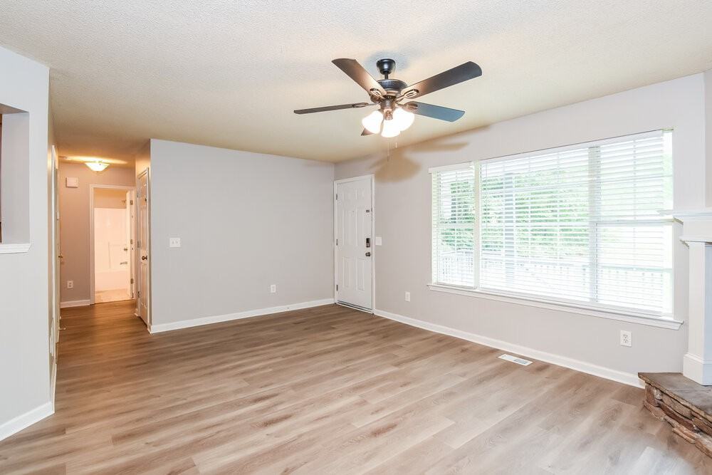221 Martins Ct - Photo 5 of 17