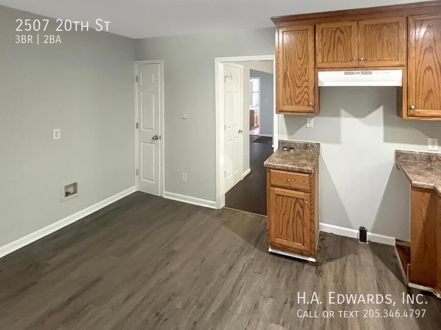2507 20th St - Photo 4 of 17