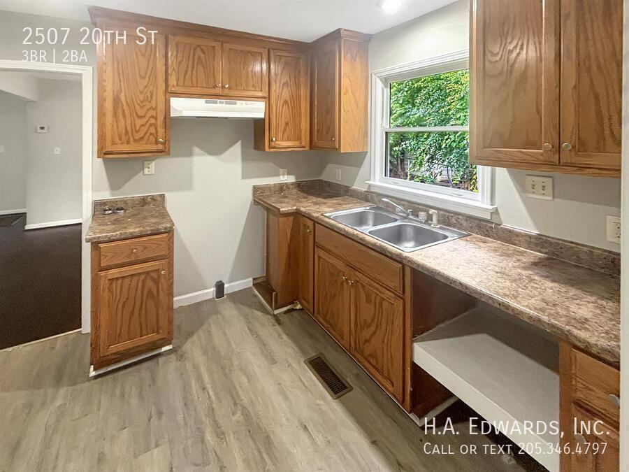 2507 20th St - Photo 5 of 17