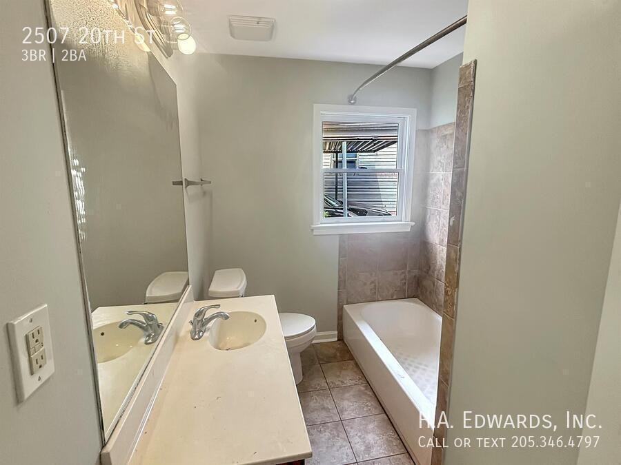 2507 20th St - Photo 6 of 17