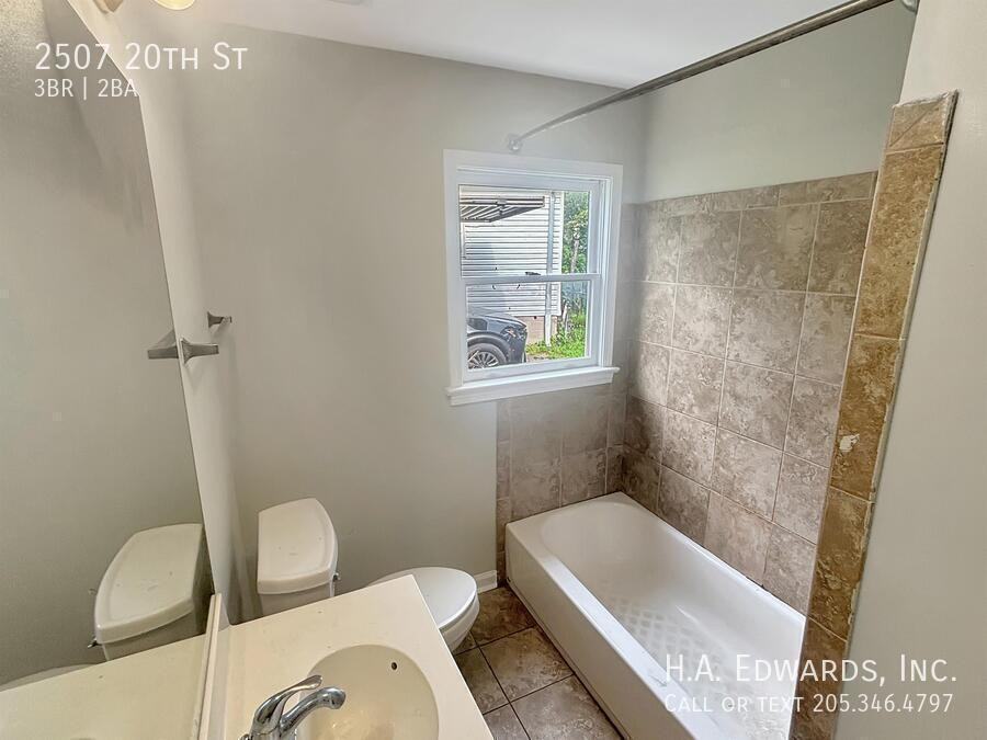 2507 20th St - Photo 7 of 17