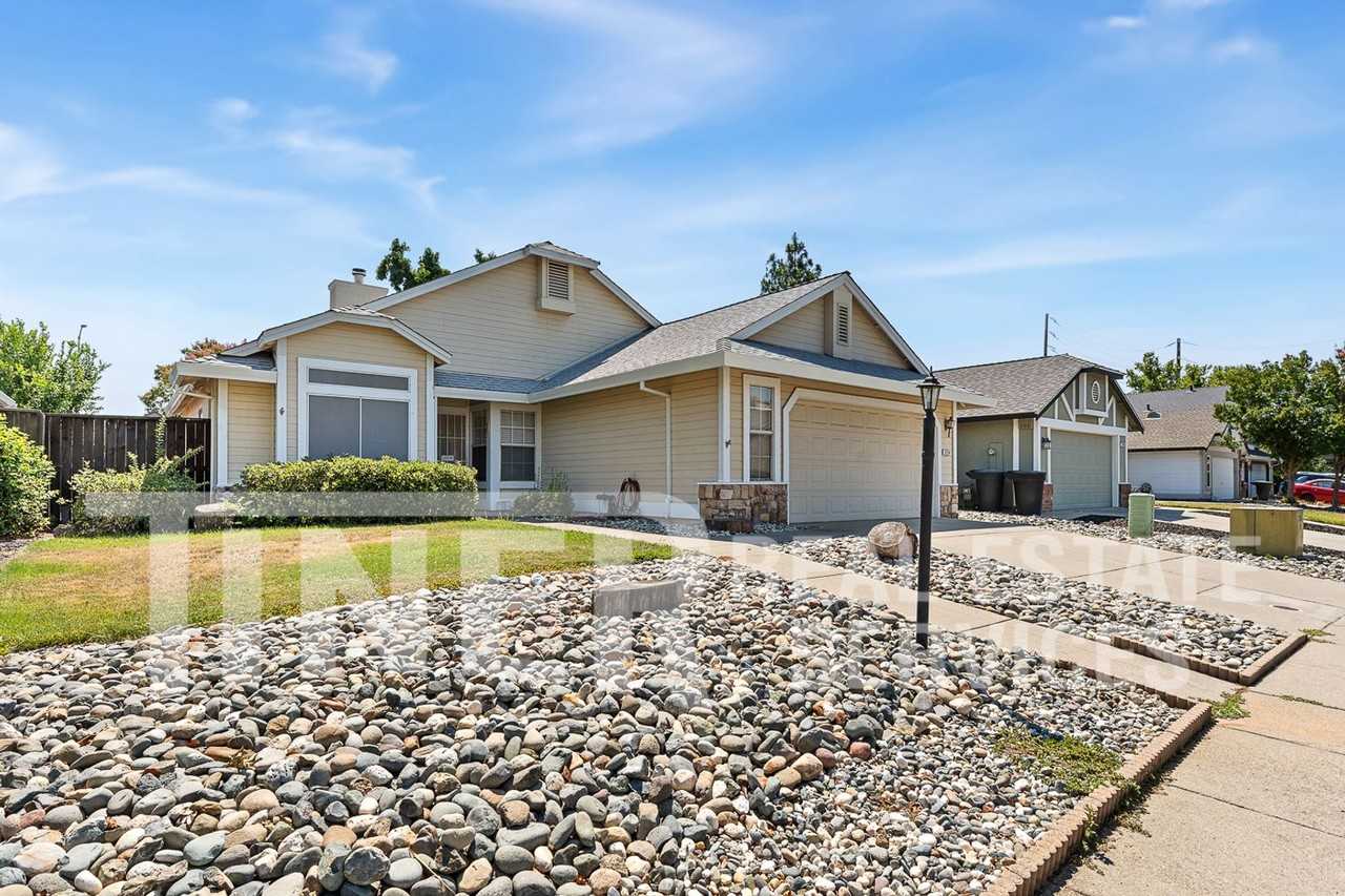 1218 Chablis Cir