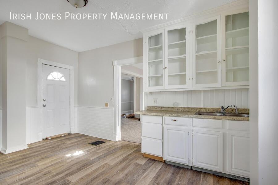 222 W Ferry St - Photo 2 of 22