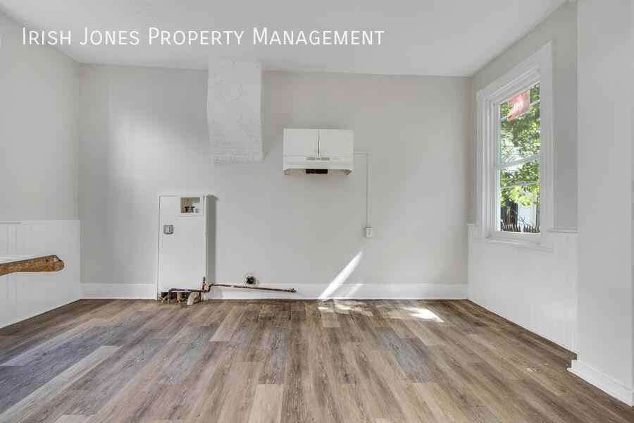 222 W Ferry St - Photo 4 of 22