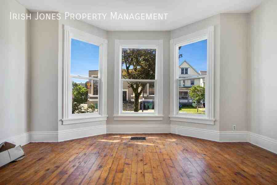 222 W Ferry St - Photo 7 of 22