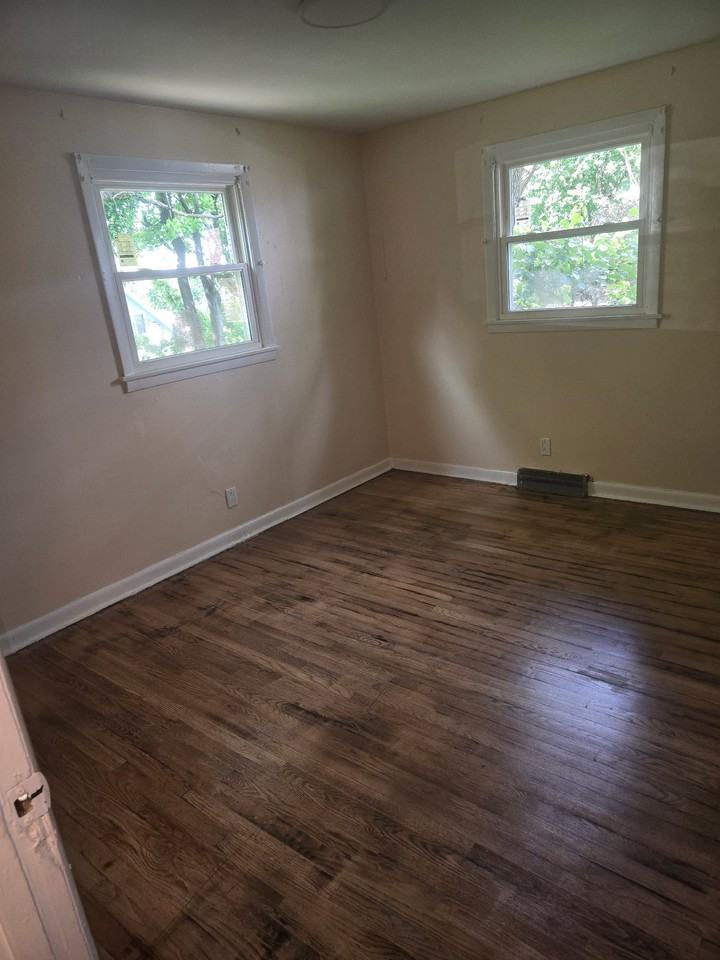 176 Parkway Dr - Photo 4 of 11
