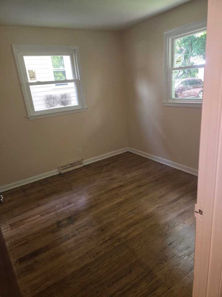 176 Parkway Dr - Photo 5 of 11