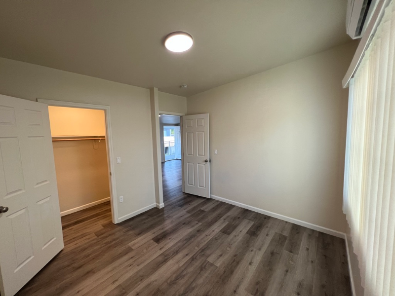 946 N Van Ness Ave - Photo 5 of 9