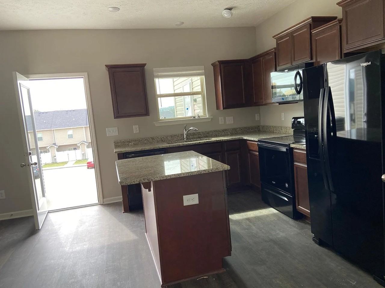 4054 Saddlecreek Way - Photo 2 of 16